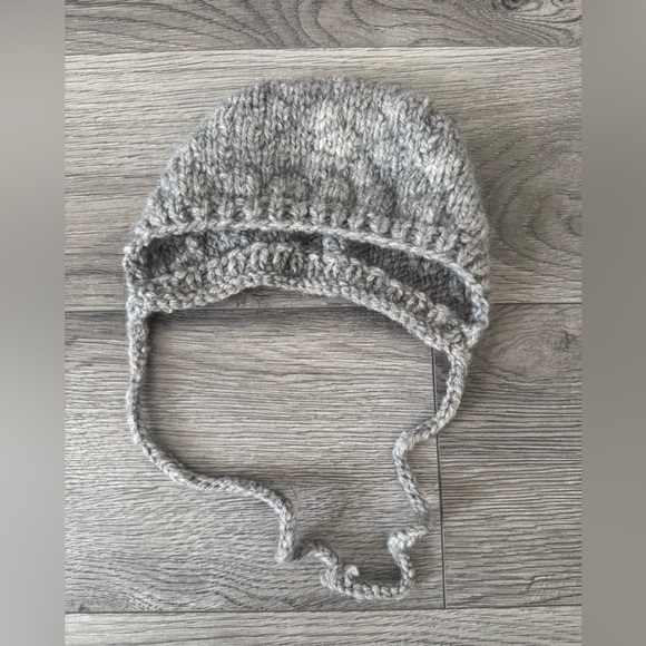 Set of 3 Knitted Bonnets - Picture 6 of 12